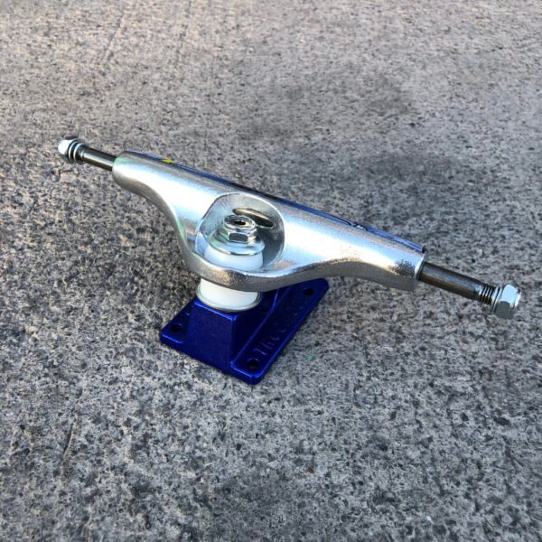 Shivers Esqueleto Trucks 149 mm